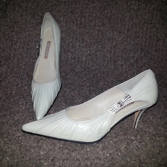 LUCA LUCA Italy-Beige Pleated Leather w/Jeweled Bow-GORGEOUS! SZ 37-Near Mint - Picture 1 of 7